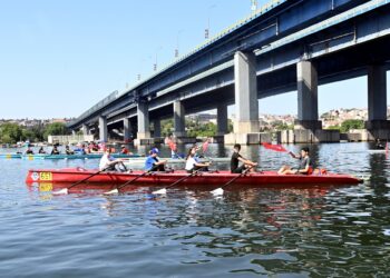 Beyoğlu’nda 19 Mayıs coşkusu denize taştı…