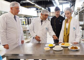 Beyoğlu Belediye Başkanı Güney, Beslenme Saati projesini inceledi