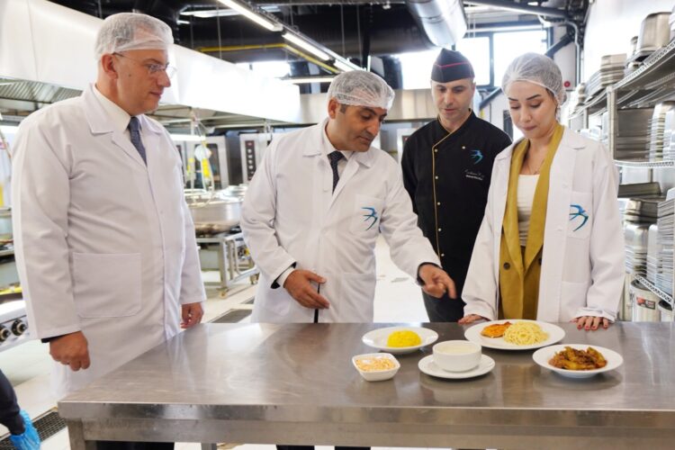 Beyoğlu Belediye Başkanı Güney, Beslenme Saati projesini inceledi