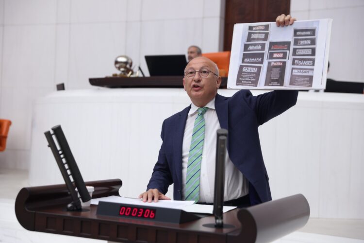 CHP’li Çakırözer: “Gazeteden, haberden tasarruf olmaz!”