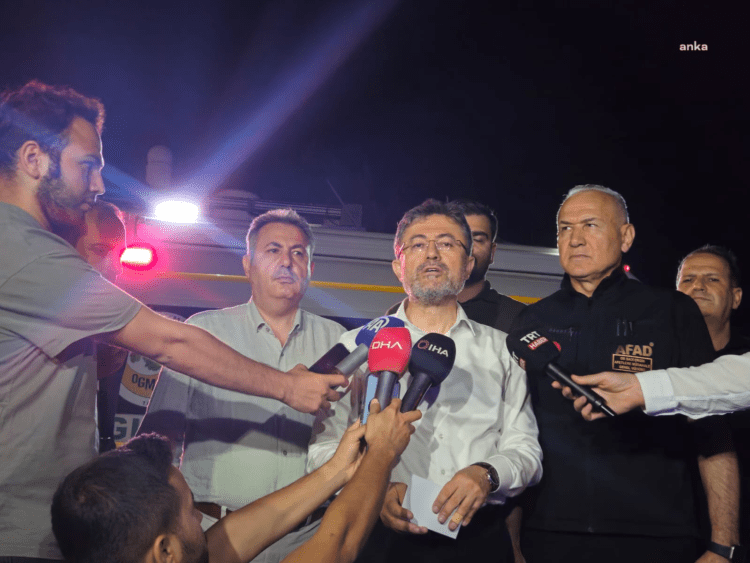 Bakan Yumaklı: “Çeşme ve Torbalı’daki yangınlar kontrol altına alındı”