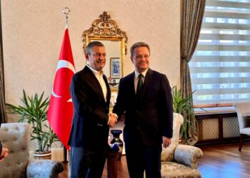 CHP Genel Başkanı Özel, Manisa Valisi Ünlü’yü ziyaret etti