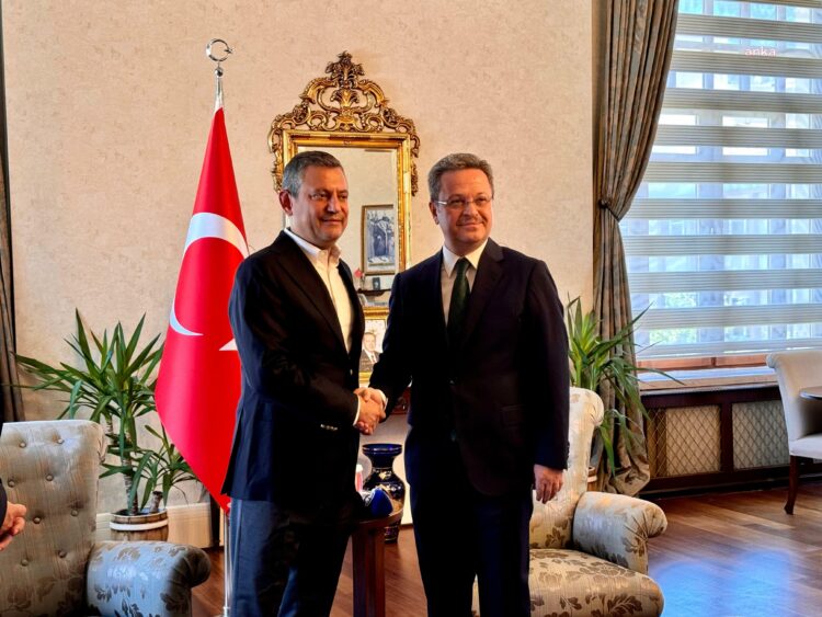 CHP Genel Başkanı Özel, Manisa Valisi Ünlü’yü ziyaret etti