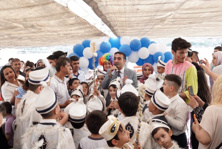 ‘Beyoğlu Sünnet Şöleni’ İstanbul Boğazı’nda gerçekleştirildi