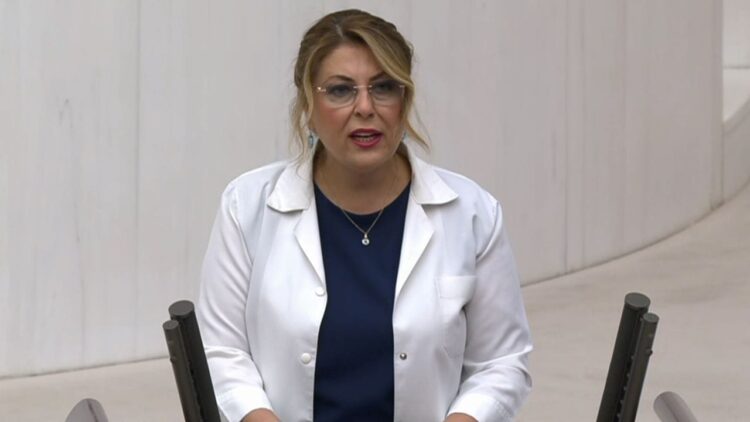 CHP’li Gezmiş’ten eczacılar için yeşil pasaport talebi