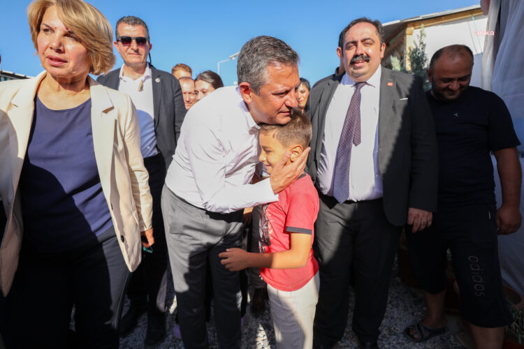 Özel, Malatya’da depremzedelerin sorunlarını dinledi