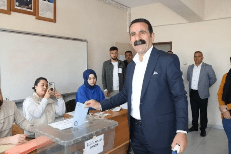 Siyasilerden Hakkari Belediyesi’ne kayyım kararına tepki