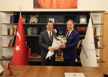 Beylikdüzü Belediye Başkanını ziyaret eden İmamoğlu: “Bu yolculukta birlikteyiz”