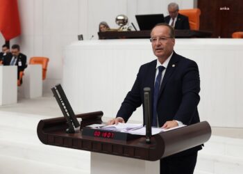 Türkiye’de yakalanan çete liderlerinin 20,5 metrelik listesi TBMM’de yere serildi