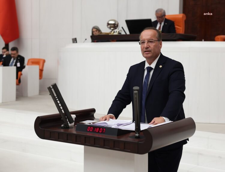 Türkiye’de yakalanan çete liderlerinin 20,5 metrelik listesi TBMM’de yere serildi