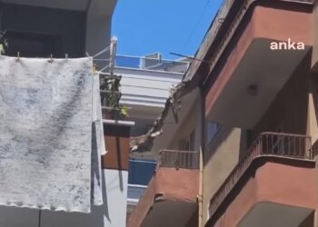 Bahçelievler’de bir binanın çatısında çökme meydana geldi
