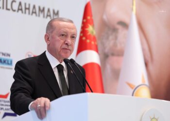 Erdoğan: “Türkiye’yi darbe anayasası ayıbından hep beraber kurtaralım”