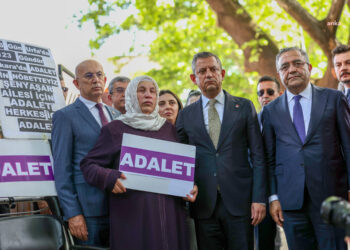 Özgür Özel, Emine Şenyaşar’ı ziyaret etti