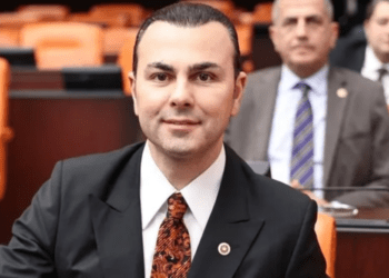 İYİ Parti Milletvekili Seyithan İzsiz partisinden istifa etti
