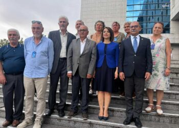 Emekliler, taleplerini 100 bin imzayla TBMM’ye iletti