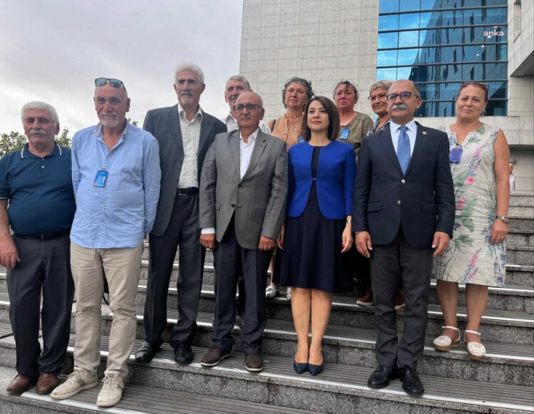 Emekliler, taleplerini 100 bin imzayla TBMM’ye iletti