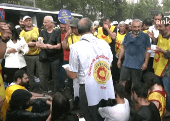 Öğretmenler, MEB önünde oturma eylemi başlattı