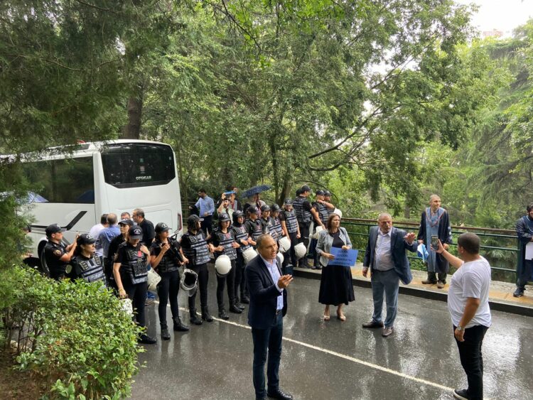 CHP’li milletvekilleri Boğaziçi Üniversitesi’ne alınmadı!