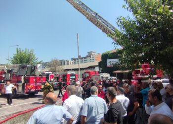 İzmir’deki DİSK Genel-İş binasında yangın