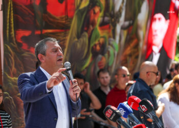 Özgür Özel: “Camiye ne yapılıyorsa cemevine de yapılana kadar talebin arkasındayız”