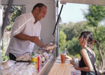 Şişli Belediyesi’nin gezici ‘Kent Kafe’si hizmete girdi