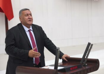 CHP’li Gürer: “Hiçbir öğretmen yoksulluk sınırının altında maaş almasın”
