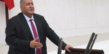 CHP’li Gürer: “Hiçbir öğretmen yoksulluk sınırının altında maaş almasın”
