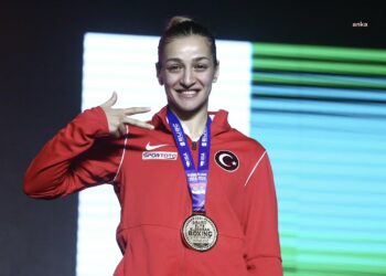 Buse Naz Çakıroğlu gümüş madalya kazandı