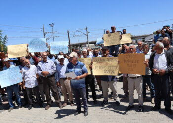 Malatya’da çiftçiler, TMO’nun kayısı taban fiyatını açıklamamasını protesto etti