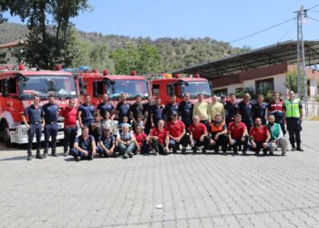 İBB ekipleri İzmir’deki yangın söndürme çalışmalarına destek verdi