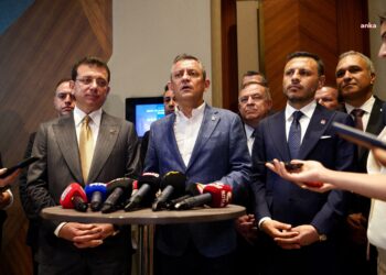 Özgür Özel ve Ekrem İmamoğlu Paris yolcusu