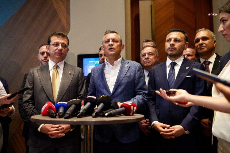 Özgür Özel ve Ekrem İmamoğlu Paris yolcusu