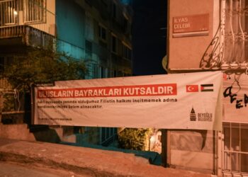 Beyoğlu Belediyesi’nden Cihangir merdivenlerine resmedilen Filistin bayrağına dair açıklama