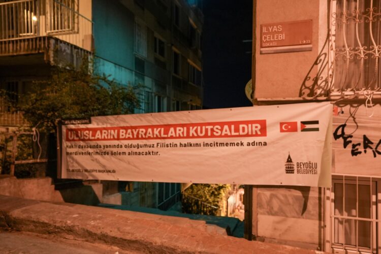 Beyoğlu Belediyesi’nden Cihangir merdivenlerine resmedilen Filistin bayrağına dair açıklama
