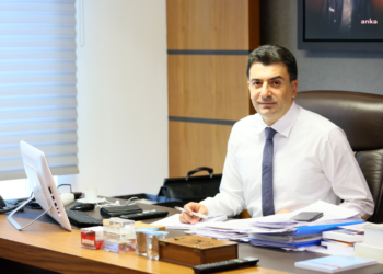 CHP’li Emre: “Özgürlüğe vurulan her darbe bizi karanlığa götürür”