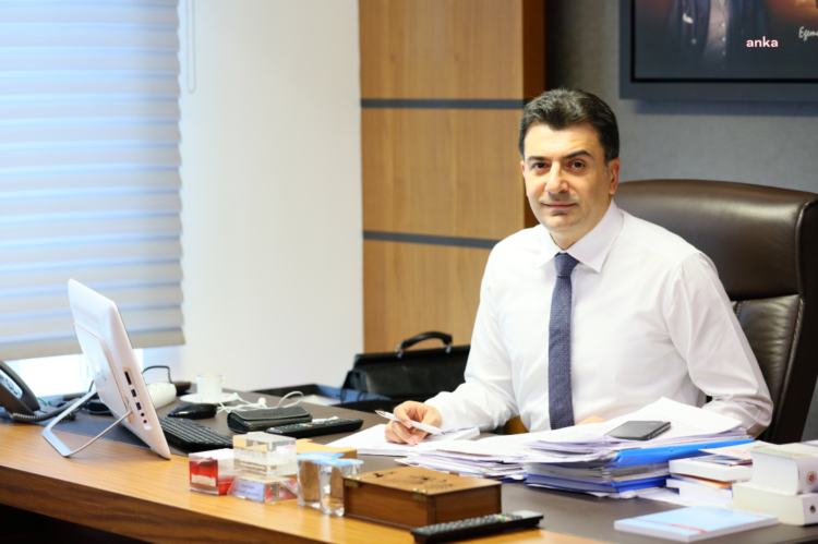 CHP’li Emre: “Özgürlüğe vurulan her darbe bizi karanlığa götürür”