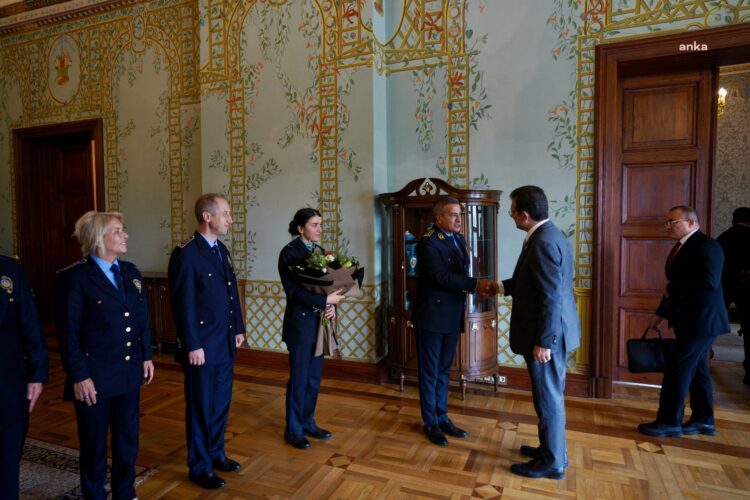 Zabıtaları ağırlayan İmamoğlu: Sizden yenilikçi adımlar bekliyorum