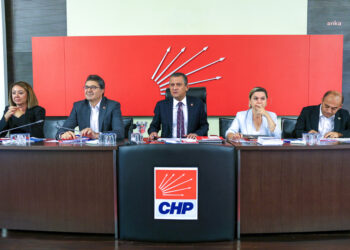 CHP Parti Meclisi, tüzük gündemiyle toplandı