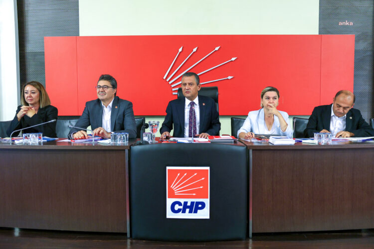 CHP Parti Meclisi, tüzük gündemiyle toplandı