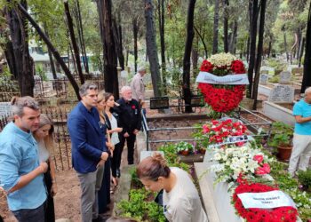 Tarık Akan, 8’inci ölüm yıl dönümünde mezarı başında anıldı