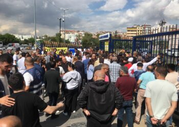 Beyoğlu Belediyesi’ne çevik kuvvet ablukasında tahliye