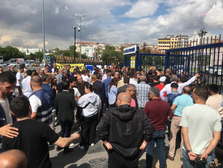 Beyoğlu Belediyesi’ne çevik kuvvet ablukasında tahliye