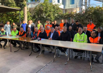 TÜRK-İŞ’ten ”Zordayız geçinemiyoruz” eylemi…