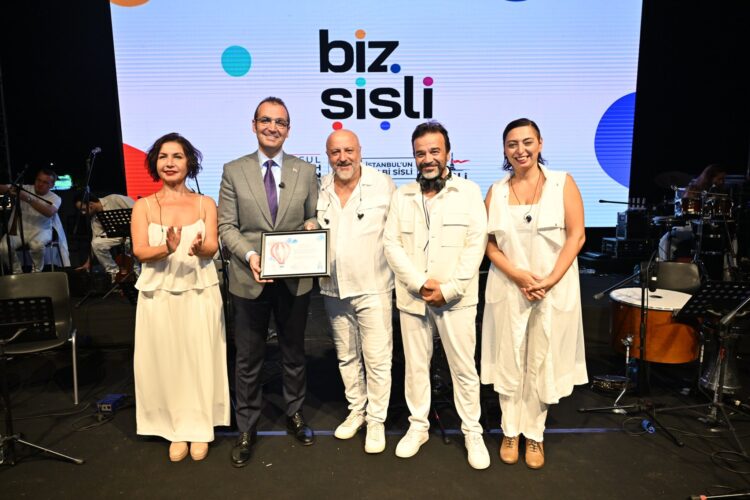 ‘Biz Şişli’ Kardeş Türküler konseriyle başladı