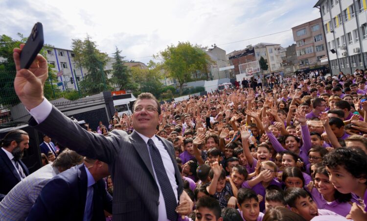 İBB’nin 40 bin öğrenciye kırtasiye seti dağıtımı başladı