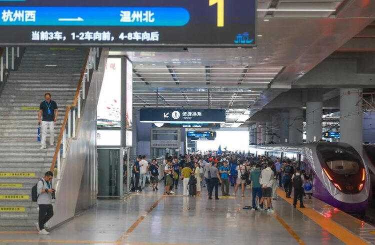 Çin’de Güz Ortası Festivali tatilinde 74 milyon tren yolculuğu yapılması bekleniyor