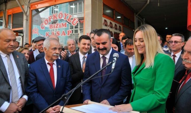 İYİ Parti’den istifa eden Uzunköprü Belediye Başkanı, CHP’ye katıldı