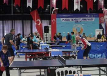 Beyoğlu’nda düzenlenen Masa Tenisi Turnuvası’nda 170 genç sporcu yarıştı