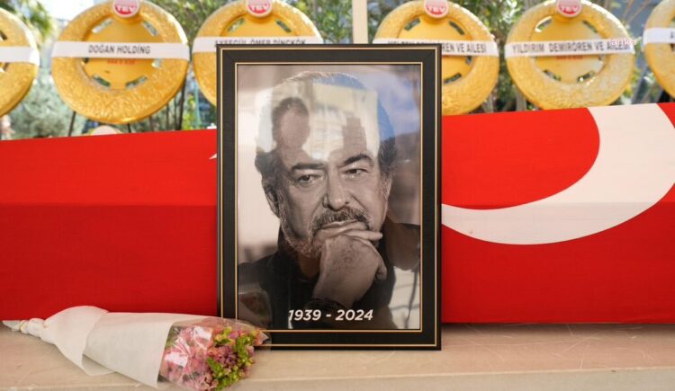 Usta gazeteci Güneri Cıvaoğlu son yolculuğuna uğurlandı