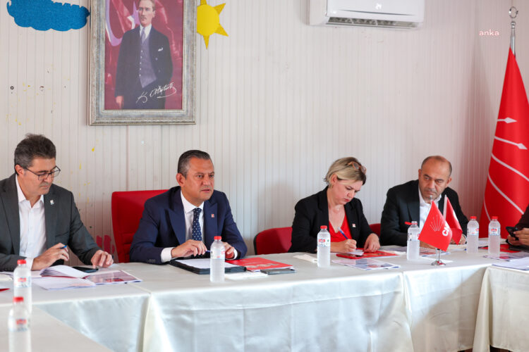 Özgür Özel Hatay’da dokuma atölyesini ziyaret etti